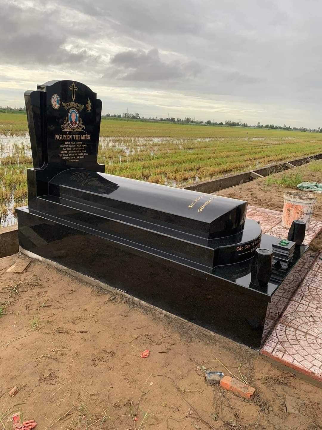 Mộ đá Hoa Cương - MHC4