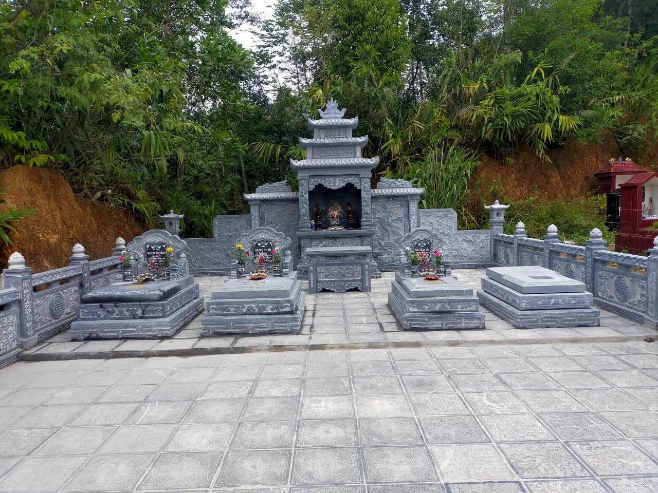 Khuôn viên lăng mộ - KLM3